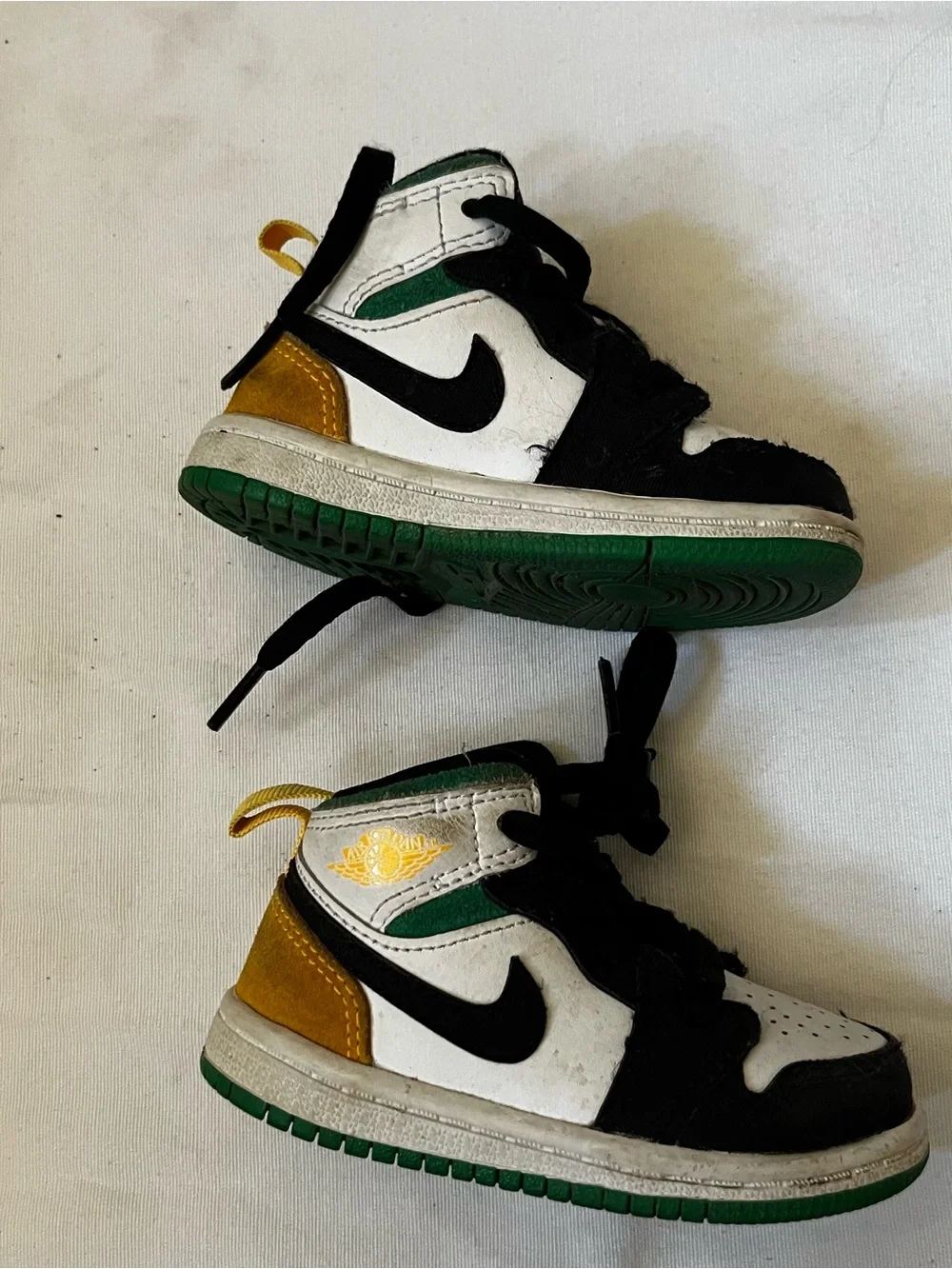 Nike toddler High-Top Sneakers in White, Black, Green & Mustard 5C